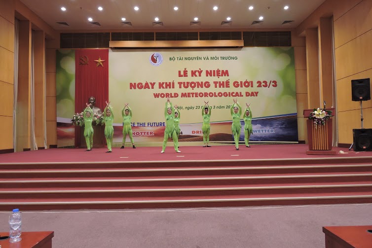 "Đối[-]mặt[-]với[-]tương[-]lai:[-]Nóng[-]hơn,[-]khô[-]hơn,[-]mưa[-]lũ[-]nhiều[-]hơn"